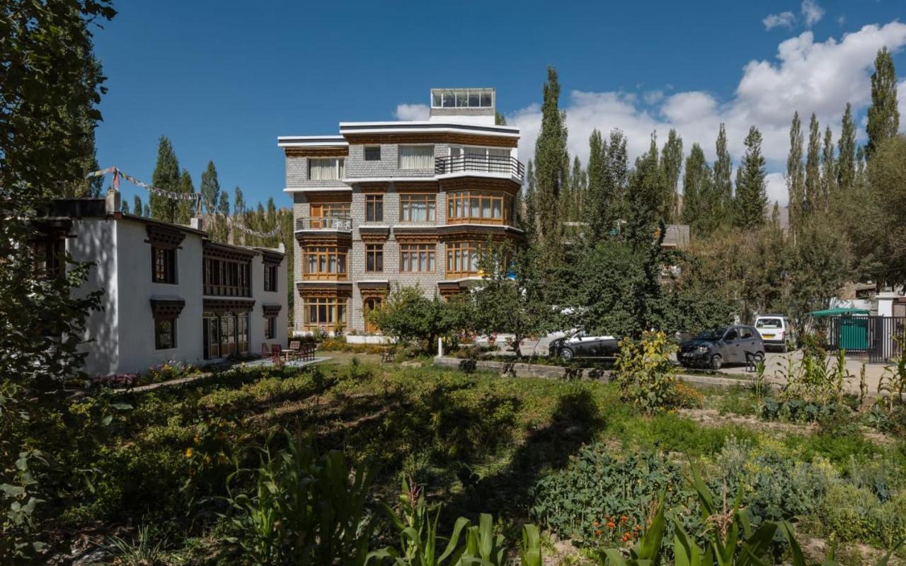 Hotel Reenam Leh Bagian luar foto