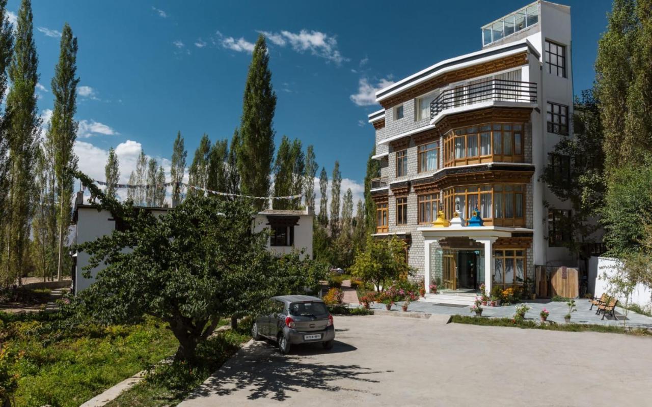 Hotel Reenam Leh Bagian luar foto